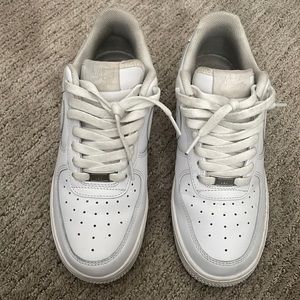 White Nike Air Force 1